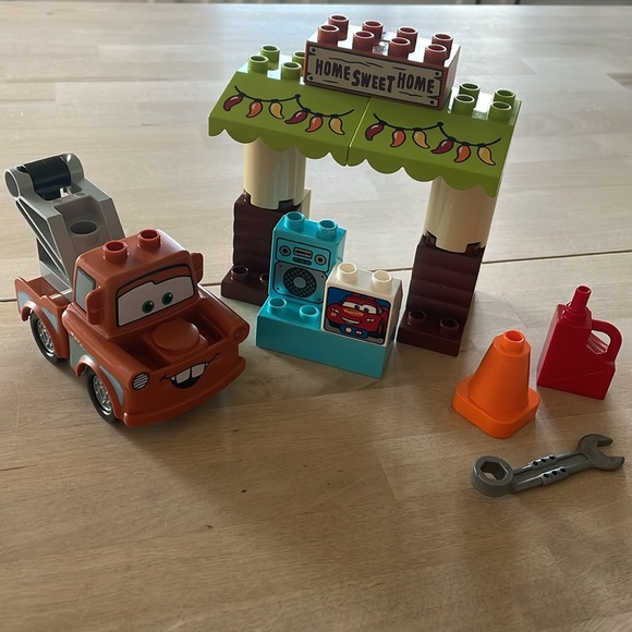 Lego DUPLO Cars 3 Mater’s Shed Set - Picture 3 of 9